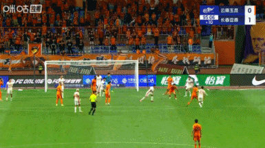 足协评议：谭龙绊人犯规阻止对方有希望的进攻，裁判点球判罚正确